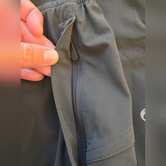Men's Sleek Black Joggers Lululemon - Picture 6 of 10